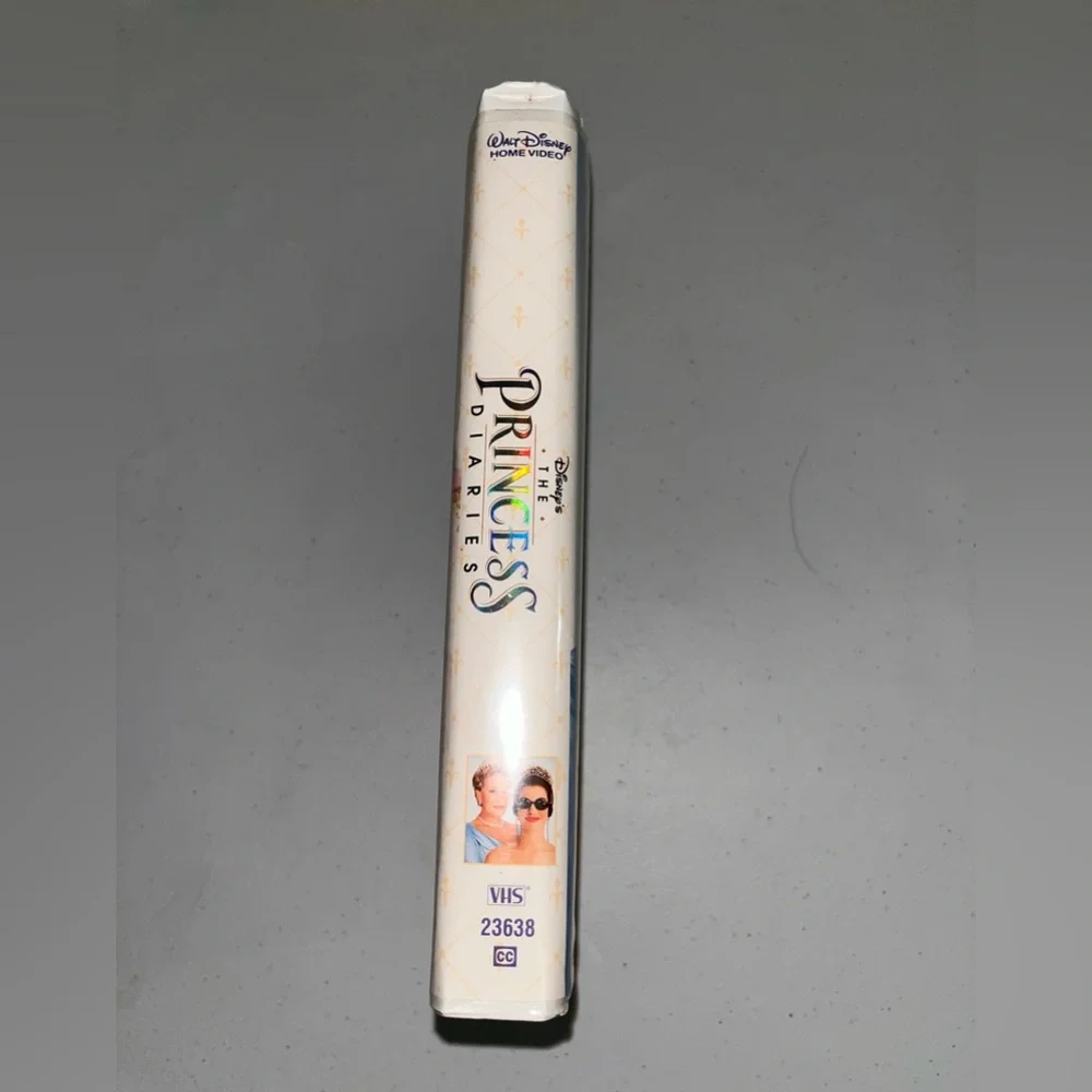 Disney’s The Princess Diaries 23638 Clamshell VHS Movie
